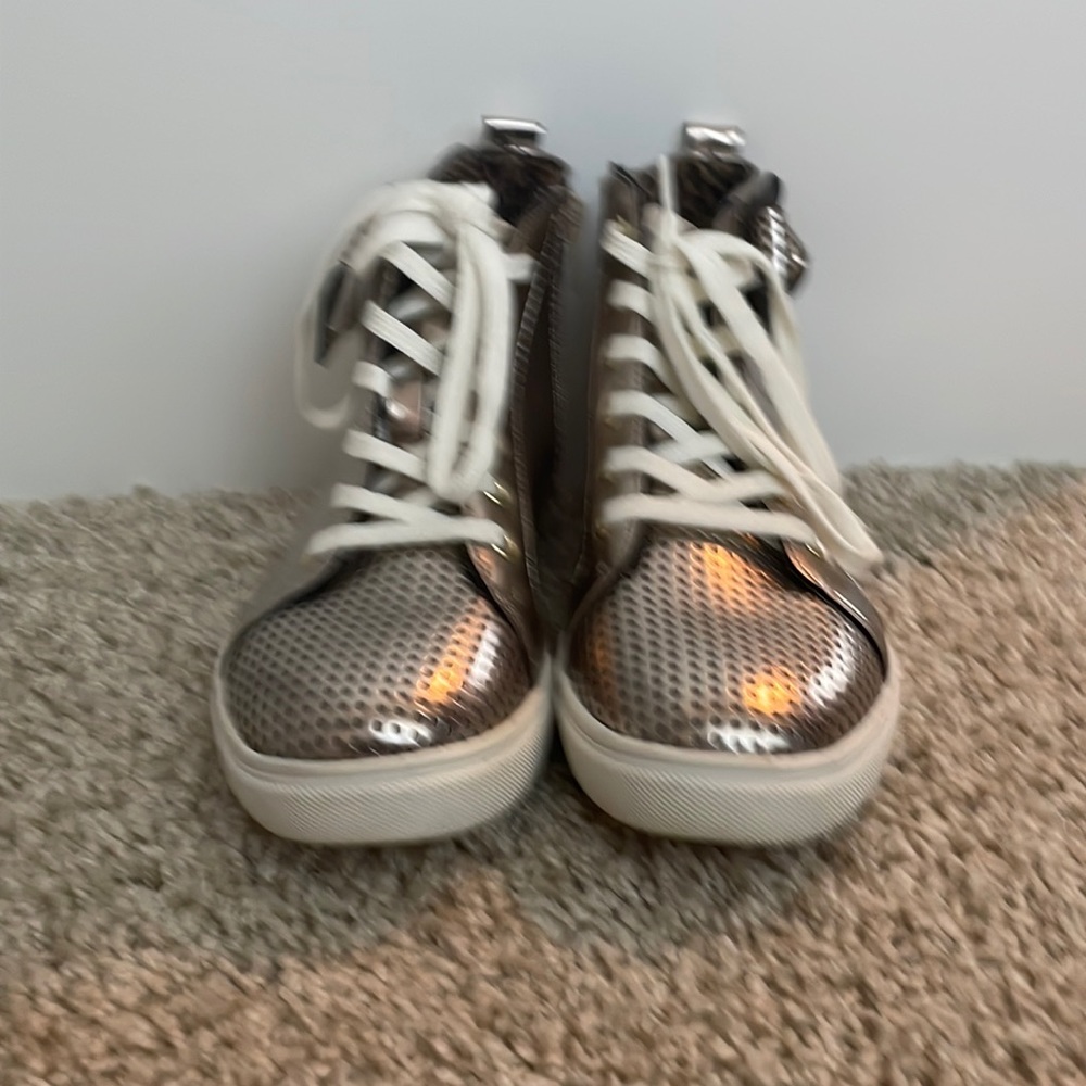 Size 3 Metallic Girls Shoe.